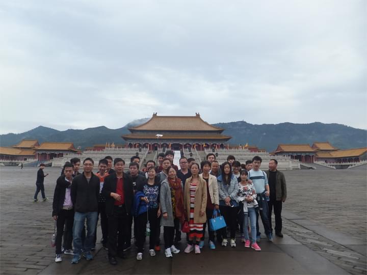 2015-11月，韋柏公司組織橫店旅游